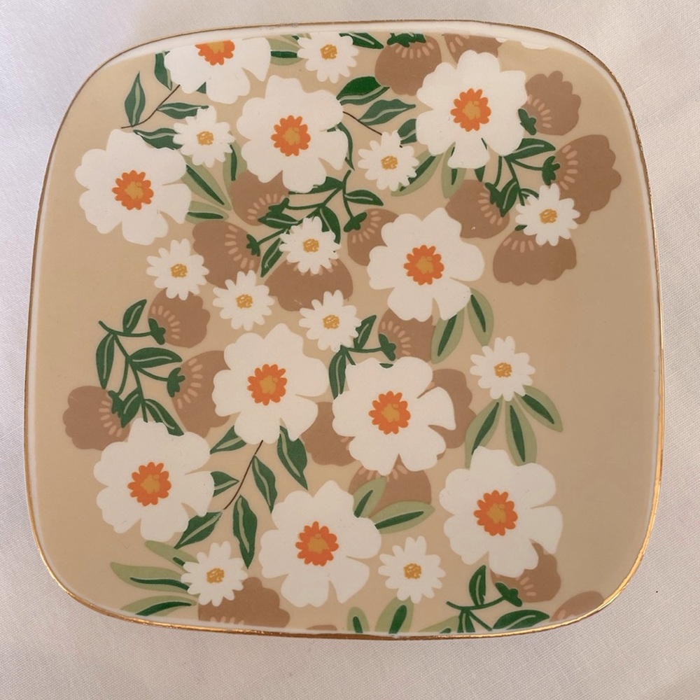 Trinket plate
